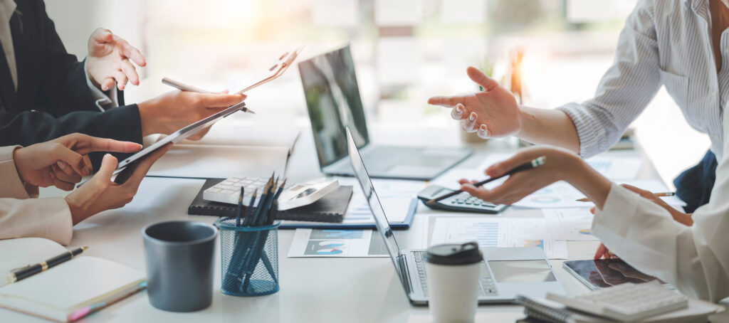 Les prix de transfert : prix auxquels une entreprise transfère des biens corporels et actifs incorporels ou rend des services à des entreprises associées